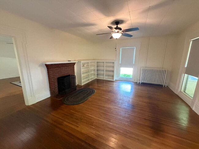Building Photo - * Generously Sized 3-bedroom, 1.5 Bath in LeRoy Available Now! *
