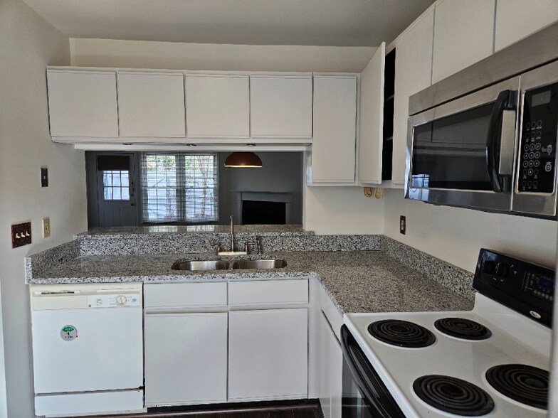 Building Photo - 116 St Andrews Ln