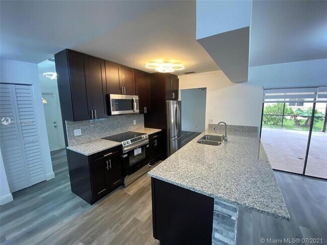 Building Photo - 9658 NW 28th Ct