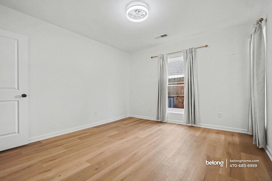 Building Photo - 1017 Sparks St SW