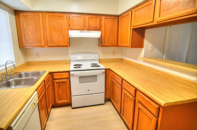Building Photo - 9475 Olde Village Ct