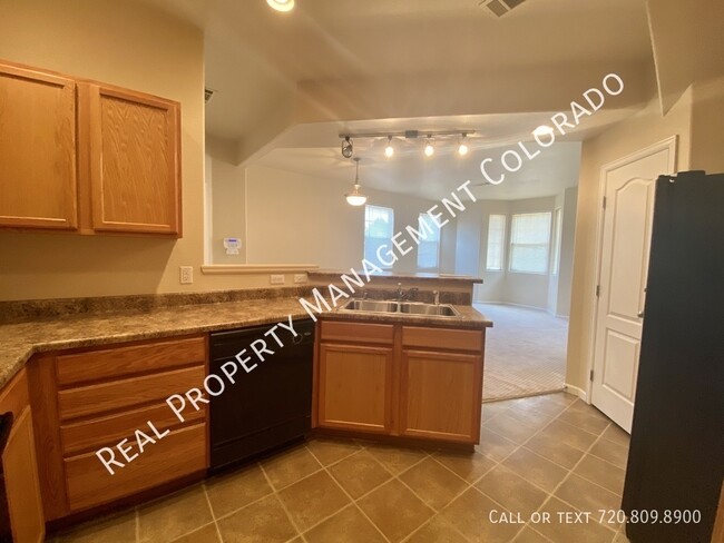 Building Photo - Beautiful Townhome in Aurora