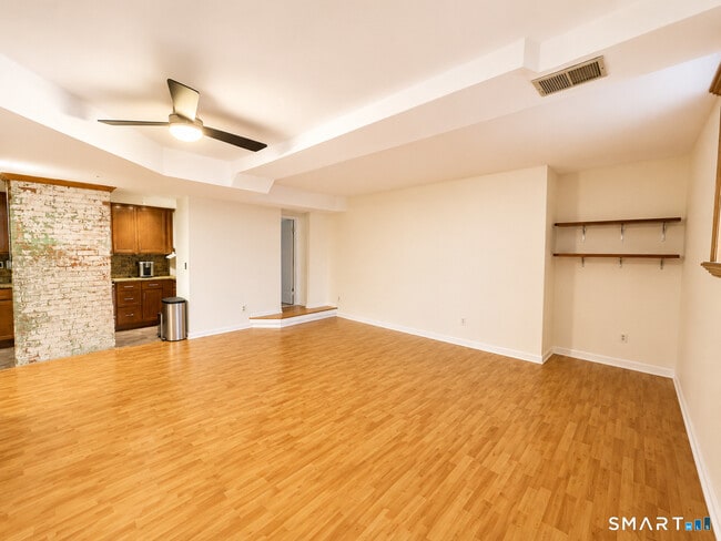 Building Photo - 91 Stowe Ave