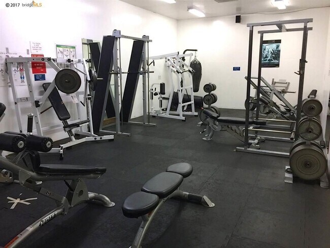 Building Photo - Lovely upgraded studio condo with resort-like amenities at desirable Watergate by the bay!