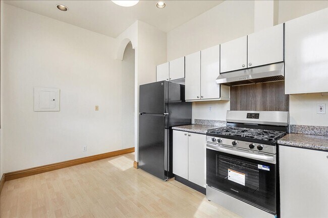 Building Photo - 1702 Paru St