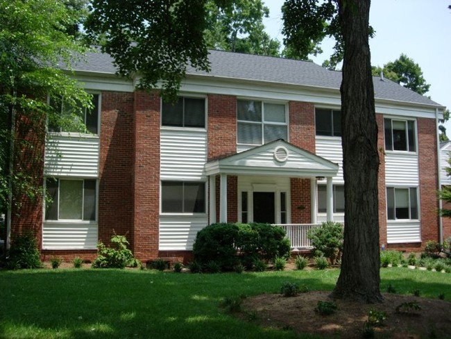 Primary Photo - Elizabeth Point Apartments