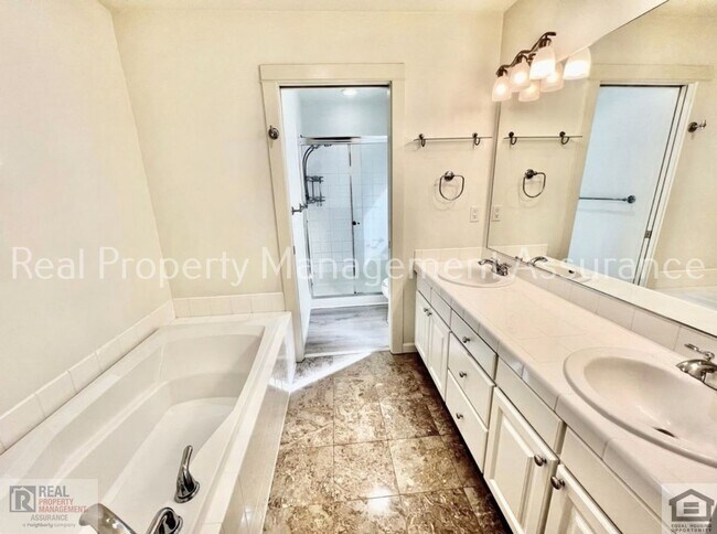 Building Photo - 10275 NW Alder Grove Ln