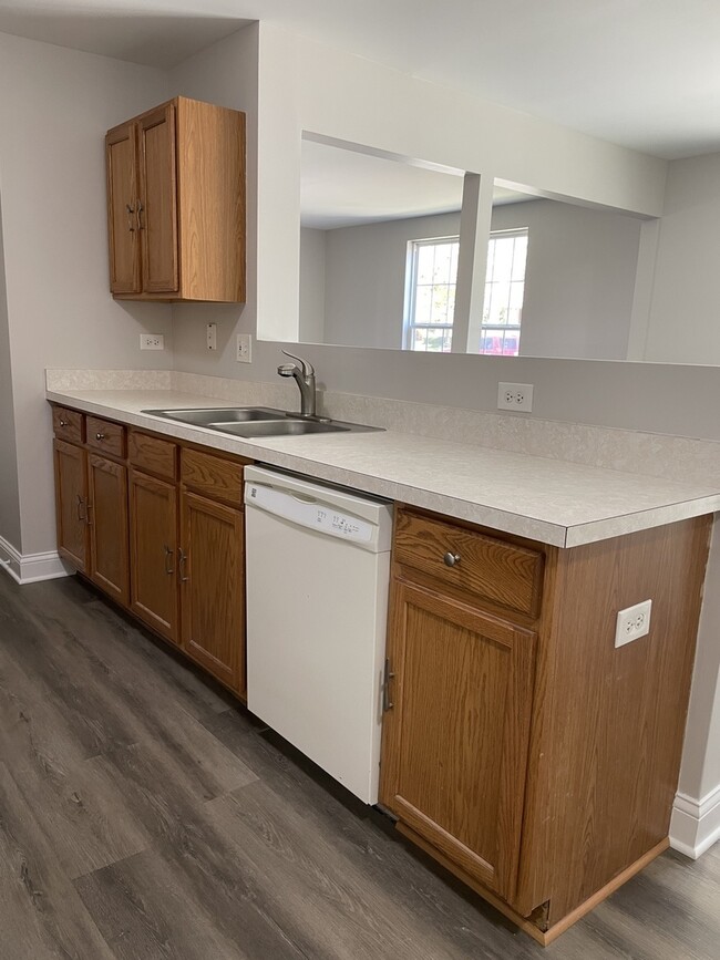 Building Photo - 1069 Symphony Dr