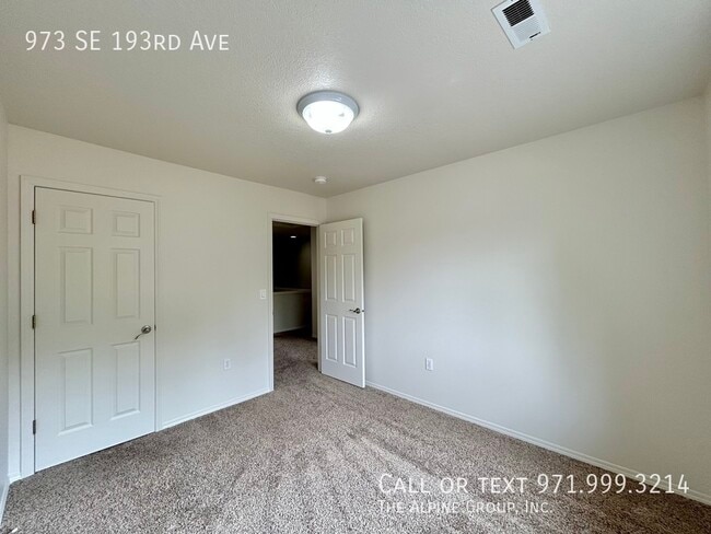Building Photo - 973 SE 193rd Ave