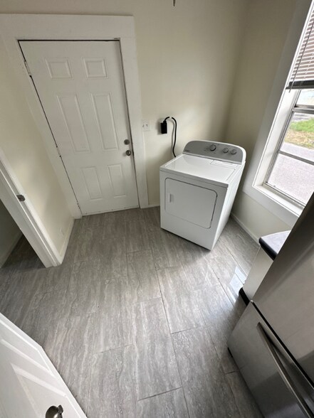 Building Photo - 1800 E 18th Ave