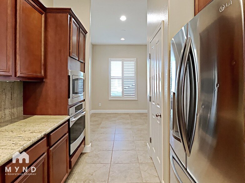 Building Photo - 5757 Meadow Park Dr