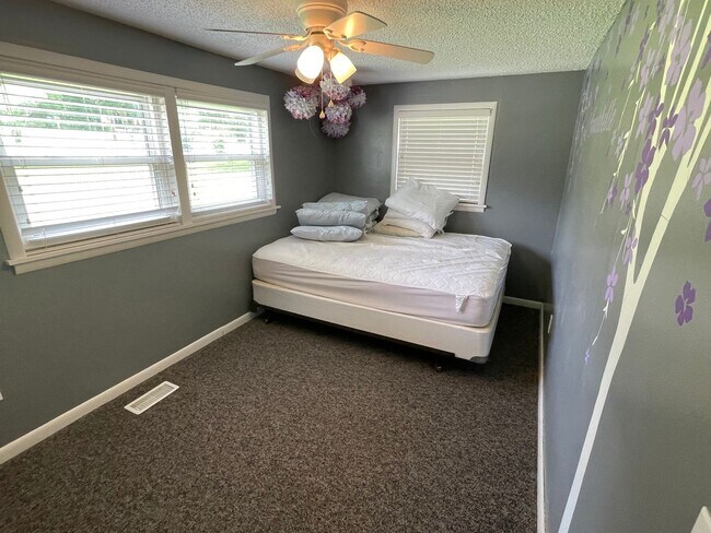 Building Photo - 3 Bedroom 1 Bathroom House Stilwell, OK