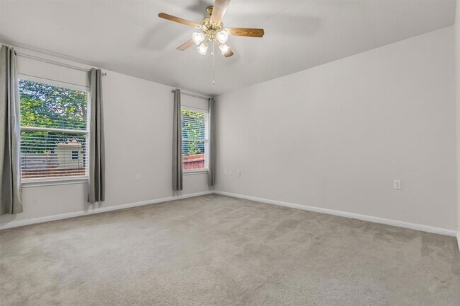 Building Photo - 5605 Bentsen Ln