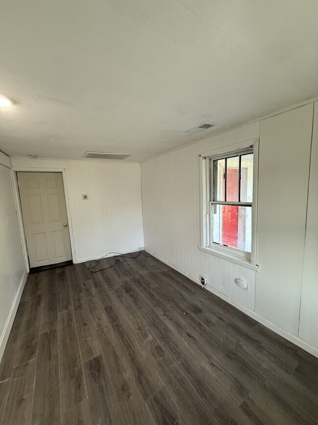 Building Photo - 117 E Cooper St