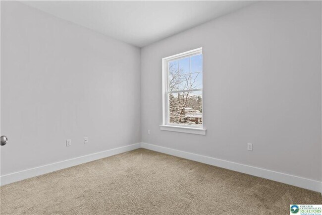 Building Photo - 1674 Best Pl