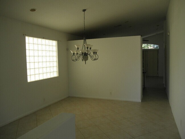 Building Photo - Sabal Lakes