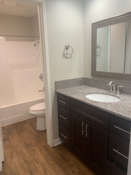 Building Photo - 7042 Fenway Dr