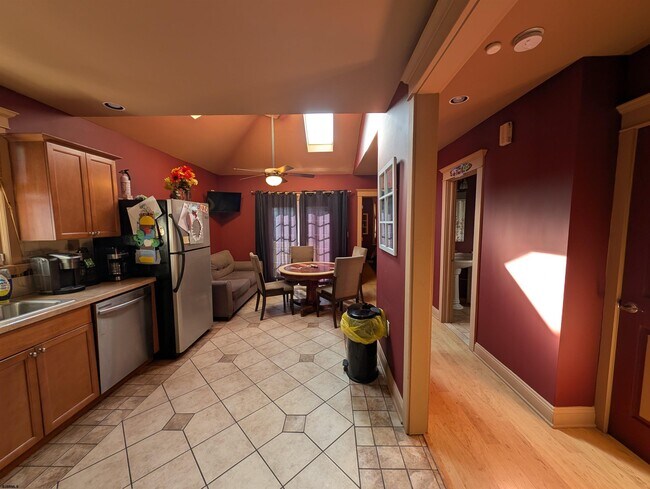 Building Photo - 450 N Connecticut Ave