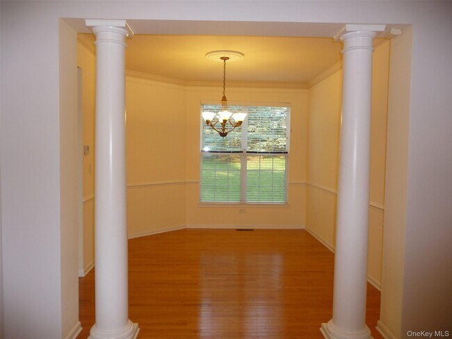 Building Photo - 220 Roosevelt Dr