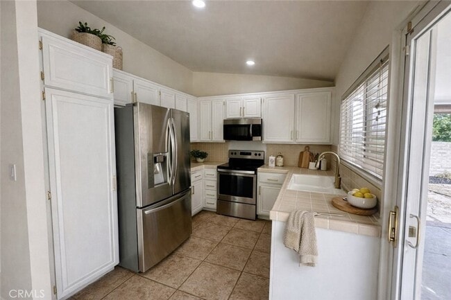 Building Photo - 18562 Stare St