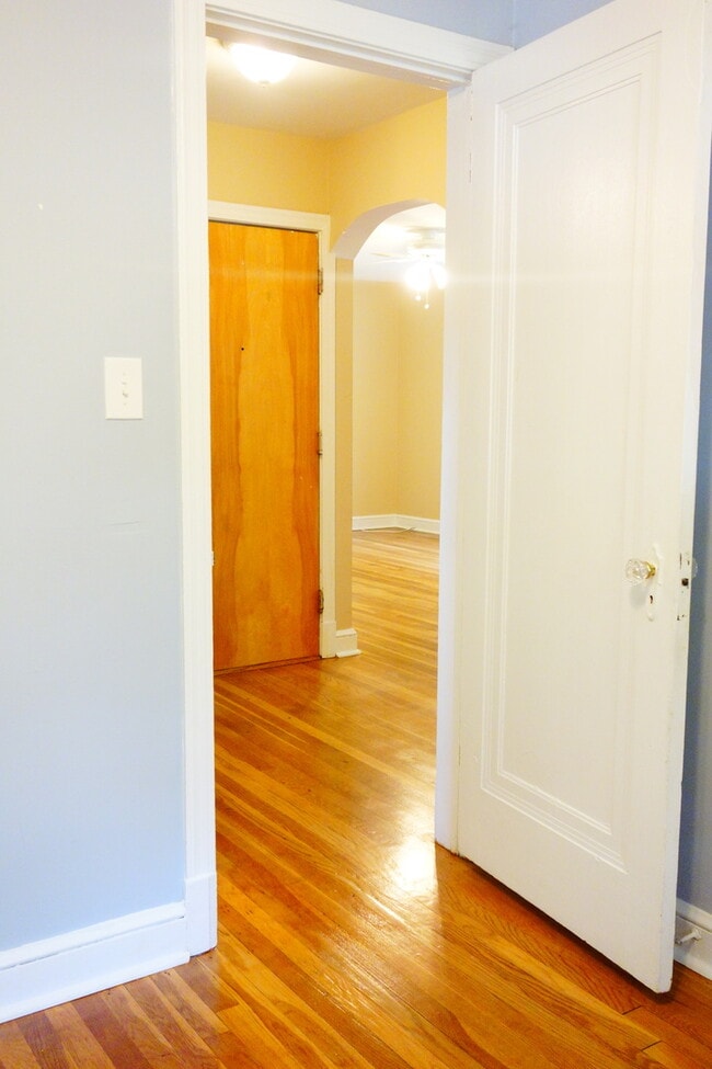 Building Photo - 8409 Greenwood Ave