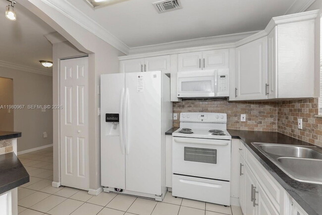 Building Photo - Southwest 8th Avenue, Hallandale Beach, FL 33009 - 3 BR 2 BA single-family home