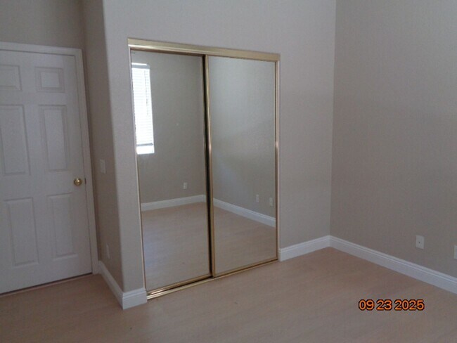 Building Photo - Beautiful One Story Offering 1559 sq. ft. ...