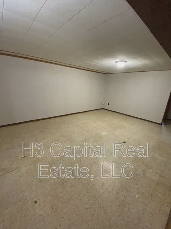 Building Photo - 2111 Clark Ave