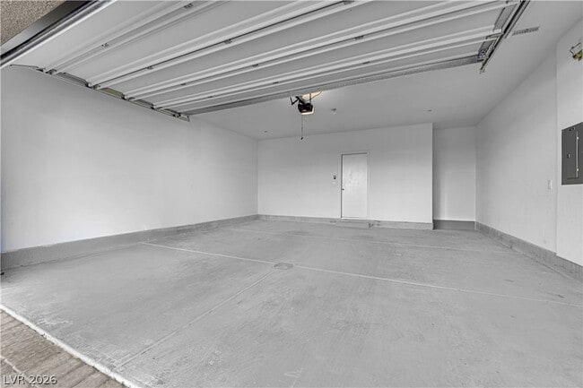 Building Photo - 600 N Carriage Hill Dr