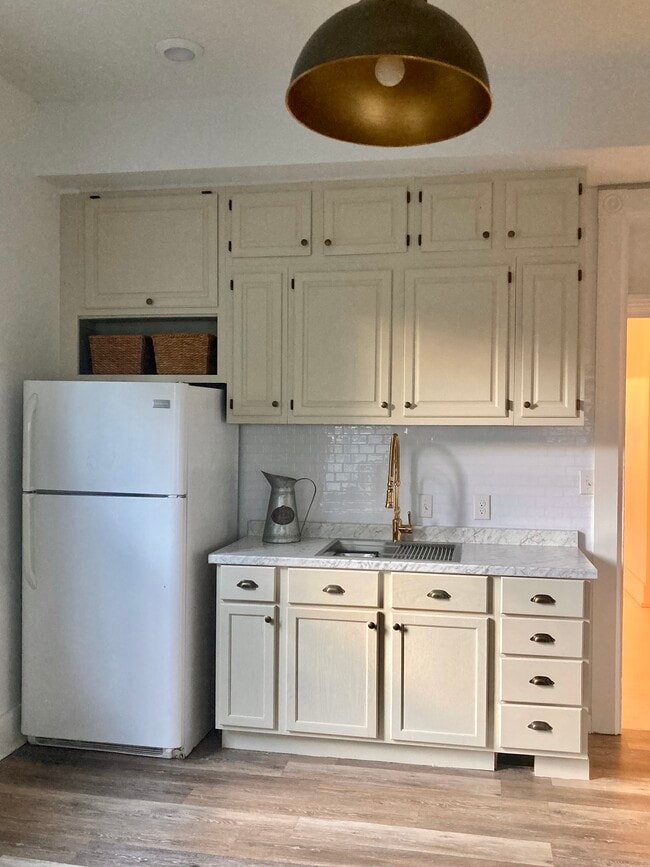Building Photo - 415 3rd St