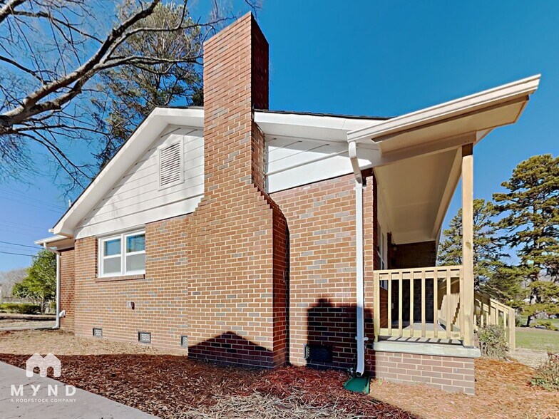 Building Photo - 2414 Heywood Ave