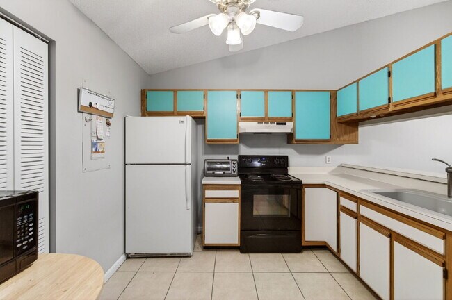 Building Photo - 460 Hardwood Pl