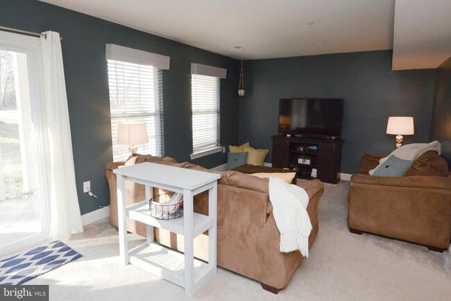 Building Photo - 326 W Hamlin Ave