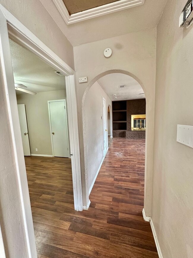 Building Photo - COMING MAY 2026 - Spacious & Centrally Located 3-Bedroom 2-Bathroom Home!