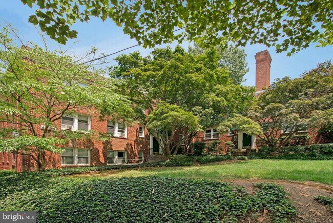 Building Photo - 4029 Benton St NW