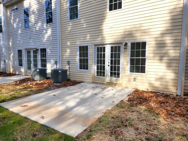 Building Photo - 3008 Hill St