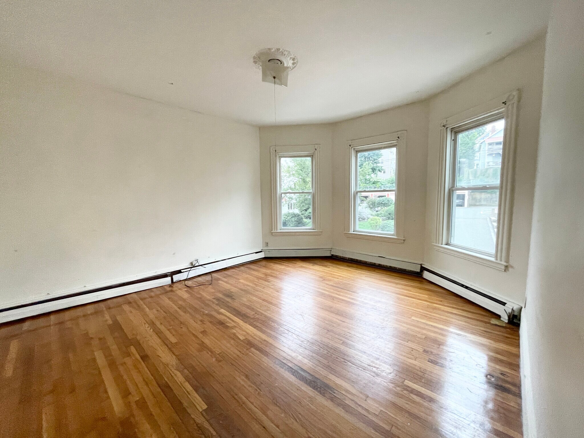 Building Photo - 61 Hillside St