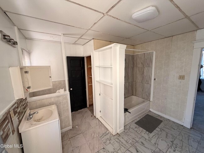 Building Photo - 253 Forest Ave