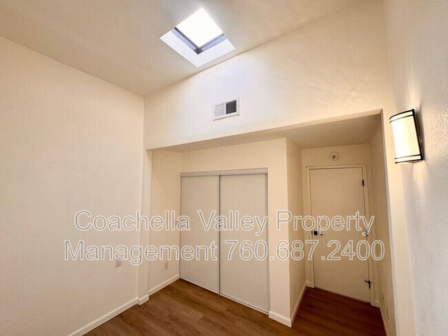 Building Photo - 41595 Navarre Ct