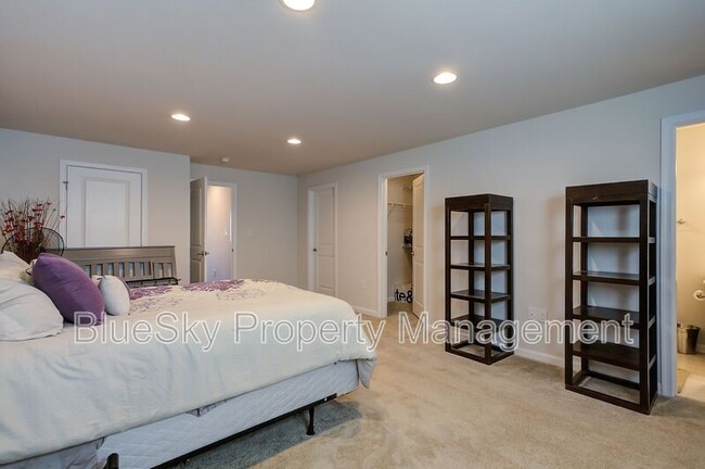Building Photo - 822 Oval Park Ln