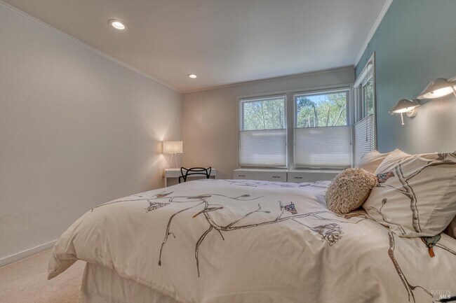 Building Photo - 1704 San Anselmo Ave