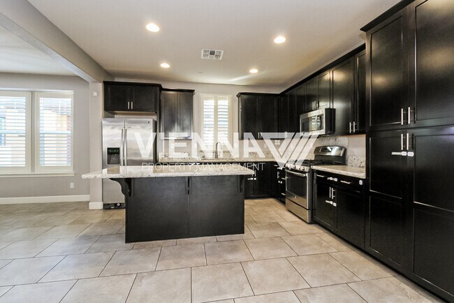 Building Photo - 400 Dormarin Pl