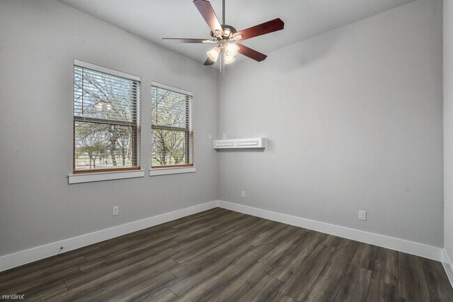 Building Photo - 4 br, 4 bath Duplex - 204 North Getzendane...