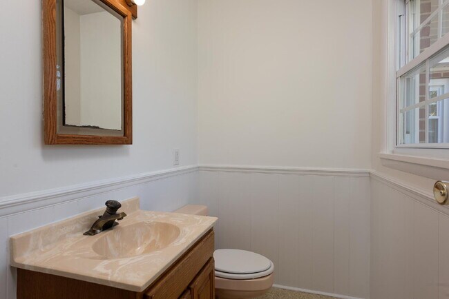 Building Photo - Students Welcome