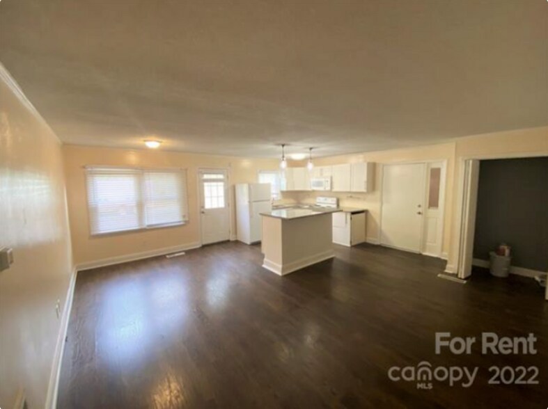 Building Photo - 718 E Maple Ave