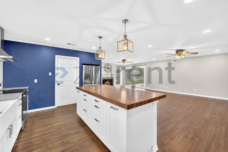 Building Photo - 1610 N Ave