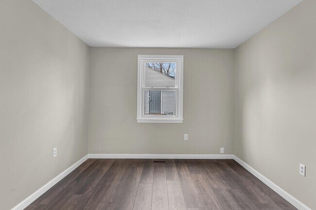 Building Photo - 297 Elm St