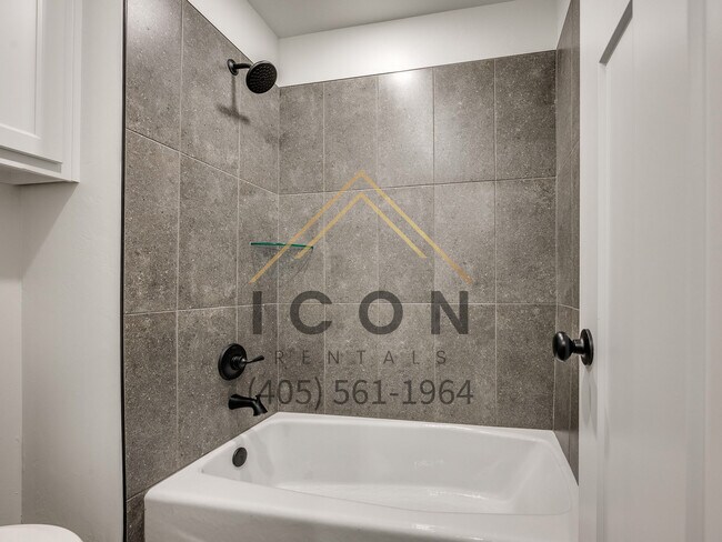 Building Photo - 5108 SE 85th St