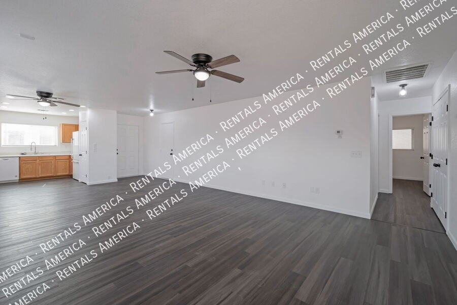 Building Photo - 3502 S Chaparral Rd