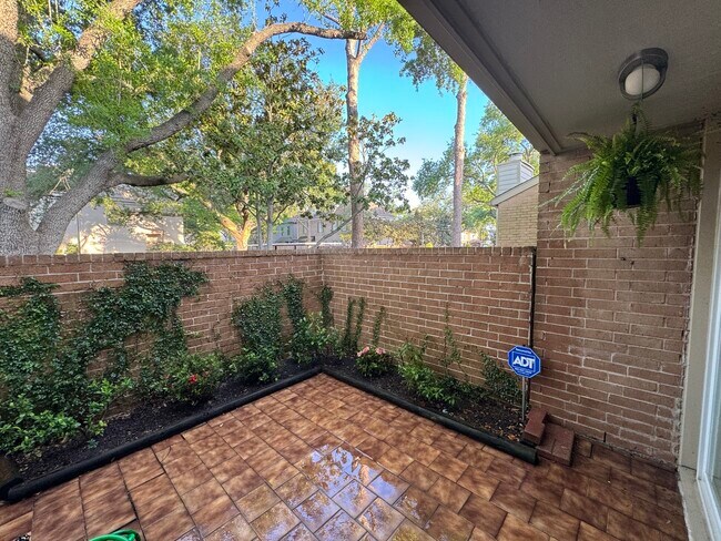 Building Photo - 1970 Augusta Dr